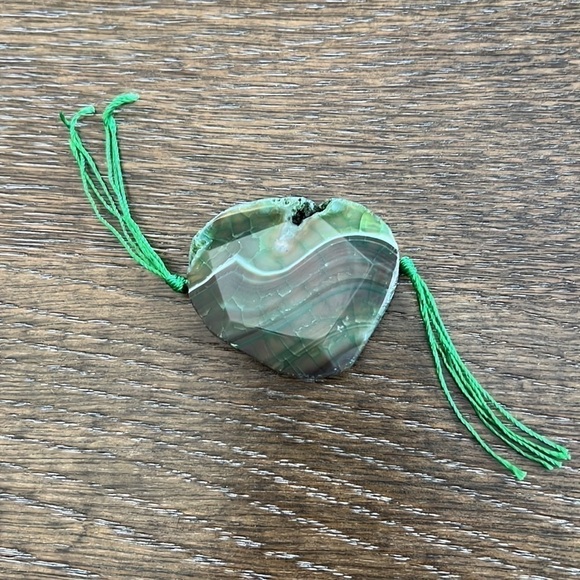 Natural Agathe green stone faceted,ap 2”x1 1/2”flat.Pocket stone,stress relief - Picture 6 of 10